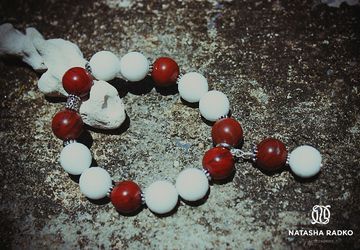 Браслет на резинке из натуральных камней