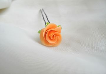 Шпилька с розой из холодного фарфора