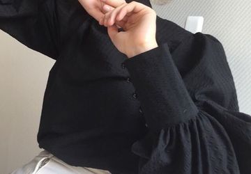 Блузка из чёрного фактурного хлопка