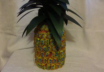 Ананас из конфет