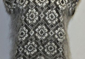 Пуховый вязанный жилет "Весенний цветок"