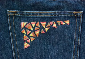 Как украсить вышивкой джинсовую одежду