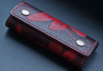 Женская ключница "Красные лилии"