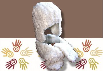 Вязаный комплект (шапка-ушанка и шарф)