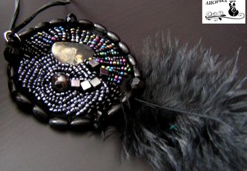 Кулон "Подвес оберег" с перламутром и перьями