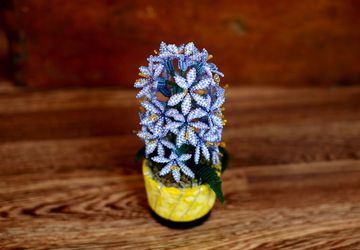 Цветок из бисера