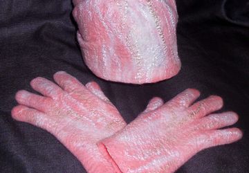 Комплект шапка и перчатки валяные "Розовый перламутр"