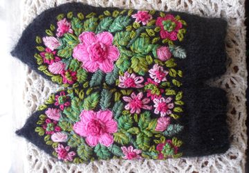 Варежки с вышивкой.