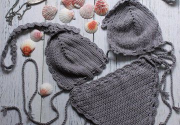 Купальник бикини из серой пряжи