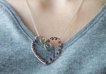 Кулон ручной работы с гранатами