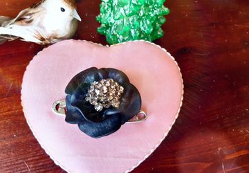 Брошь "Чёрная роза"