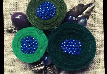 Брошь "черничная поляна"