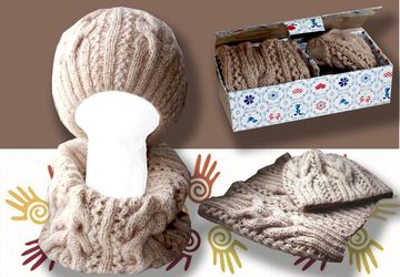 Вязаный комплект (шапочка и снуд) 
