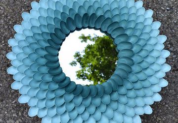 Декоративная рамка «хризантема» для зеркала.