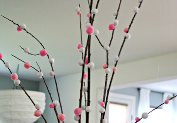 Декор для дома из помпонов.