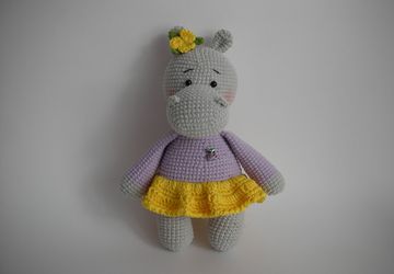 Игрушка вязаная бегемотиха "Глаша"