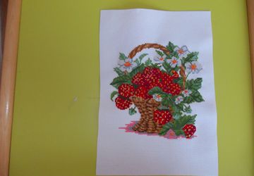 Земляника в корзинке