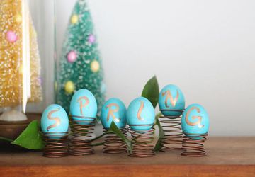 Оригинальные подставки-пружинки для яиц