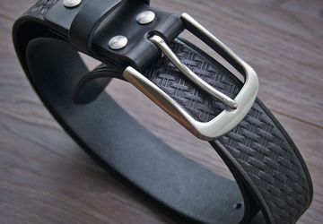 Кожаный мужской ремень ручной работы "Нескучная классика"