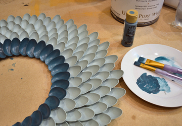 Декоративная рамка «хризантема» для зеркала.