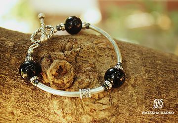 Браслет на замке из натуральных камней