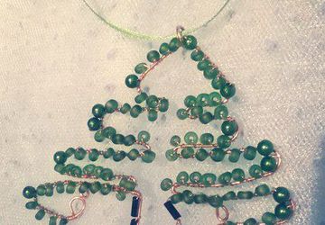 Растрепанная, но очень дружелюбная и новогодняя ёлочка!