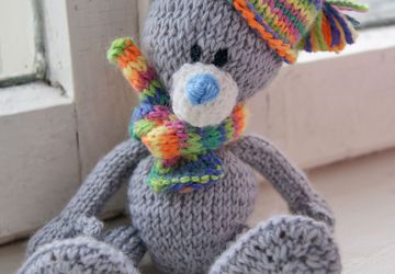 Мишка Тедди в вязаном комплекте