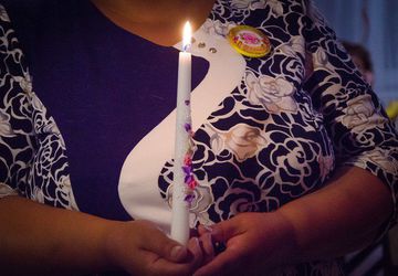 Набор свадебных аксессуаров в розово-сиреневом цвете.