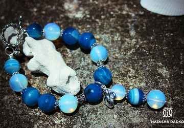 Браслет на замке из натуральных камней