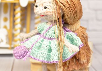 Кукла вязаная интерьерная игрушка амигуруми Кнопочка.