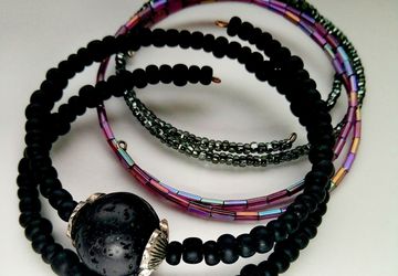 Три браслета из бисера