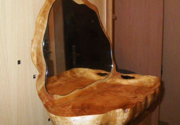 Зеркало с широкой полочкой из нароста на березе