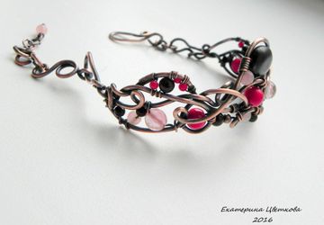 Медный браслет с шунгитом, кораллом и кварцем