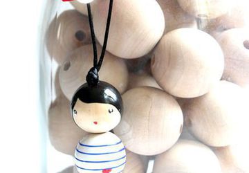 Брелок из деревянных бусин своими руками.