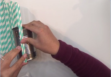 Ваза из коктейльных трубочек.