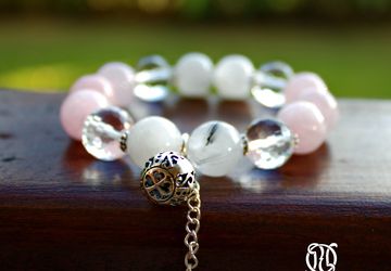 Браслет на резинке из натуральных камней