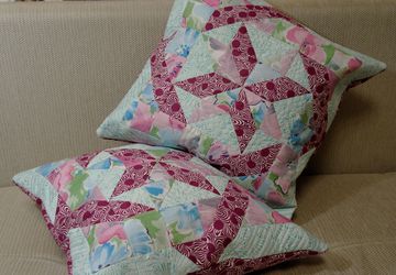 Комплект декоративных диванных подушек "Вертушка"