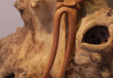 Заколка деревянная резная