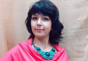 Колье из сутажа светло-зелёного цвета для торжественных случаев