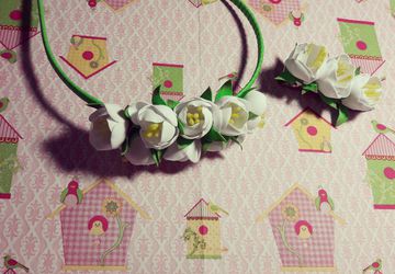 Ободок +заколка оформленная цветами жасмина