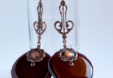 Серьги из крупных лепестков розы.