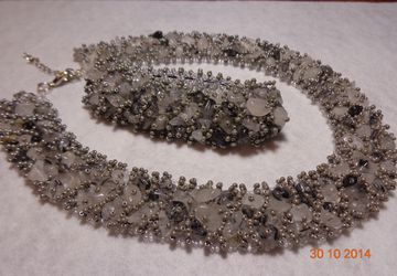 комплект из колье и браслета