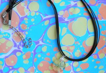 Подвеска, эпоксидная смола и сухоцветы