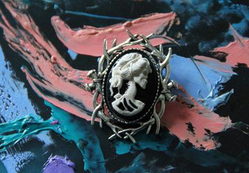 Брошка Чёрная камея