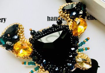 Брошь черно-золотой краб