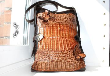 Сумочка женская удобная и жизнерадостная (кожа, крокодил)