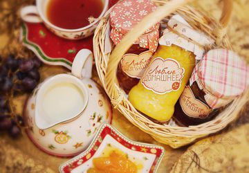 Набор домашнего варенья и фруктовых сгущенок