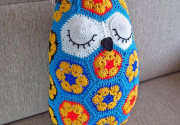 Вязаная подушка Совушка-сплюшка