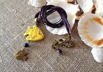 Подвеска из варисцита и тонированного говлита