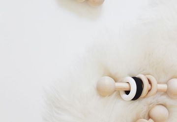 СОВРЕМЕННАЯ ПОГРЕМУШКА ИЗ НАТУРАЛЬНЫХ МАТЕРИАЛОВ